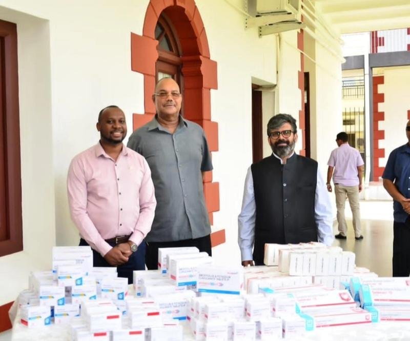 India donates 3.5 tonnes of medicines to Seychelles in the presence of Hon'ble President of Seychelle on 20 November, 2025.