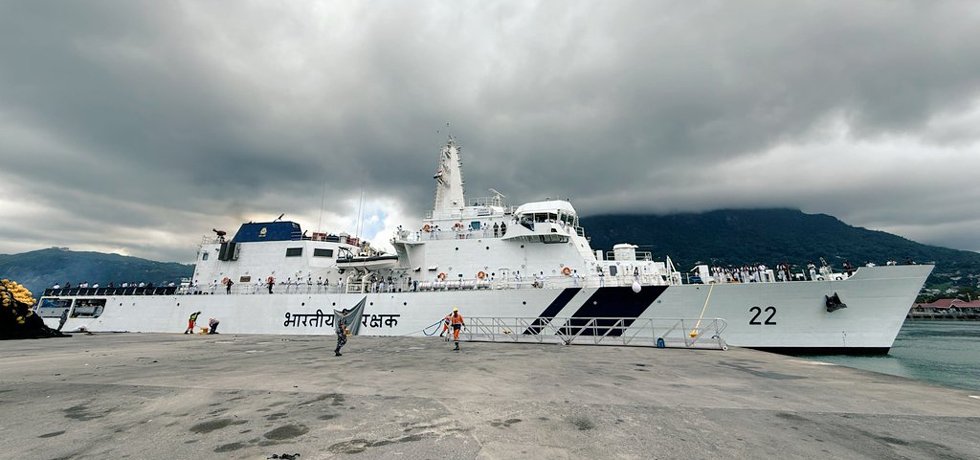INDIAN COAST GUARD SHIP 'SAKSHAM' VISITS PORT VICTORIA.